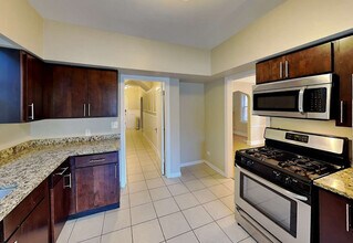 4827 W Hirsch St in Chicago, IL - Foto de edificio - Building Photo