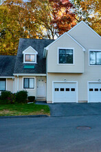 9 Garden Path-Unit -9 in Farmington, CT - Foto de edificio - Building Photo