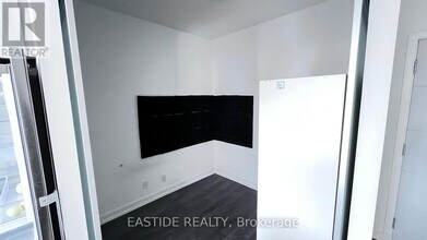 203 College St in Toronto, ON - Building Photo - Building Photo