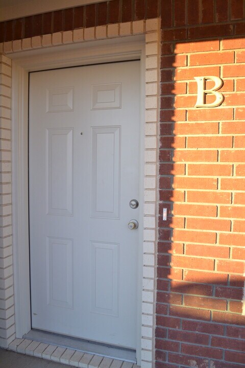 220 Ryan Cir Apt B Photo