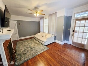 146 W 6th St in Jacksonville, FL - Foto de edificio - Building Photo