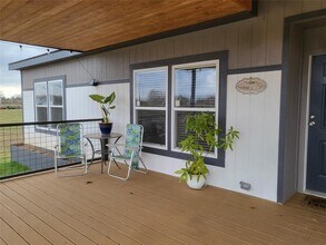 192 Lazy River Ln in Elgin, TX - Building Photo - Building Photo