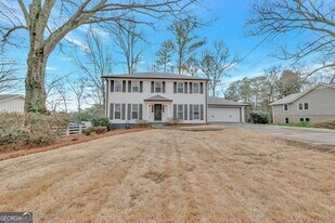 6805 Wright Rd NE in Sandy Springs, GA - Building Photo