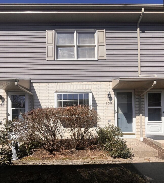 2087 Mary Ellen Ln in State College, PA - Building Photo