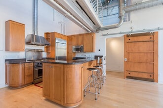 2328 Champlain St NW, Unit 417 in Washington, DC - Foto de edificio - Building Photo