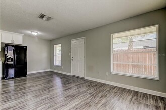 2322 W Saint John St, Unit B in Tampa, FL - Building Photo - Building Photo