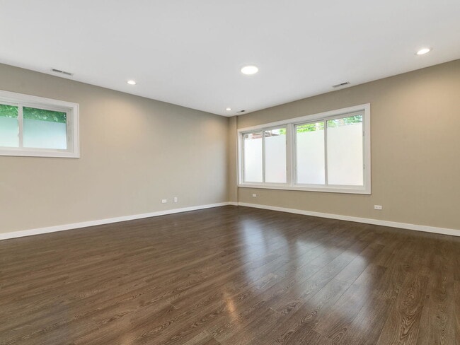 3900 W Cortland St in Chicago, IL - Building Photo - Building Photo