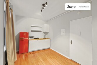 247 W 63rd St in New York, NY - Building Photo - Building Photo