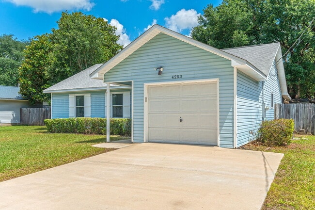 4253 Antioch Rd in Crestview, FL - Building Photo - Building Photo