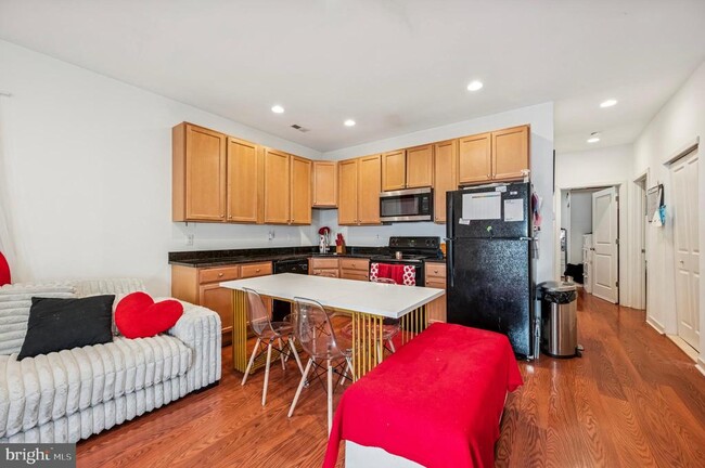 6212 Ridge Ave in Philadelphia, PA - Building Photo - Building Photo