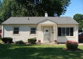 1126 N State St in Bloomington, IL - Building Photo