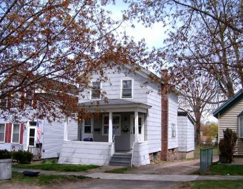 305 W Fifth St in Oswego, NY - Building Photo