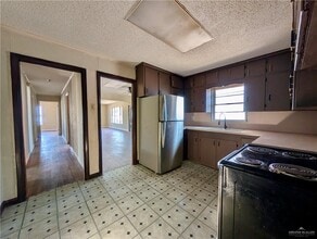 1015 Fresno Ave in McAllen, TX - Building Photo - Building Photo