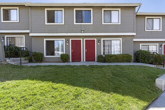 Terre at E Bradley in El Cajon, CA - Foto de edificio - Building Photo