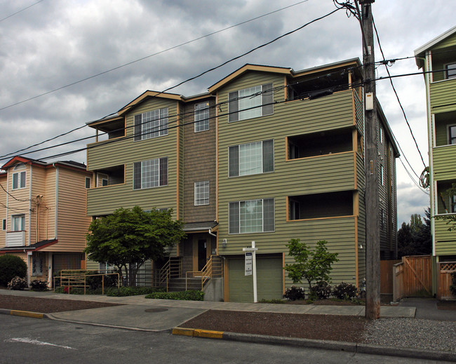 Greenlake Gables Apartments in Seattle, WA - Building Photo - Building Photo