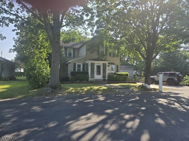 11 Sunset Terrace in Roxbury Township, NJ - Building Photo