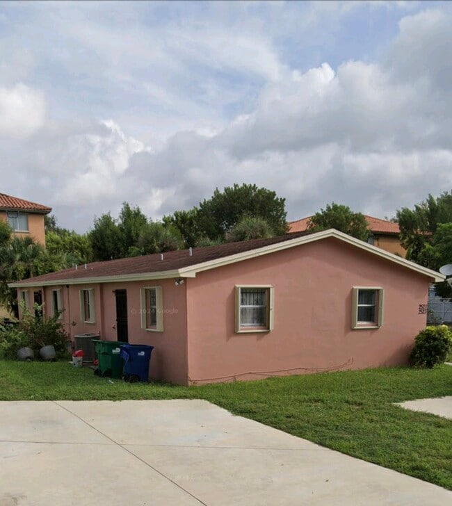 2523 NW 175th Ter, Unit 2523 in Miami Gardens, FL - Building Photo - Building Photo