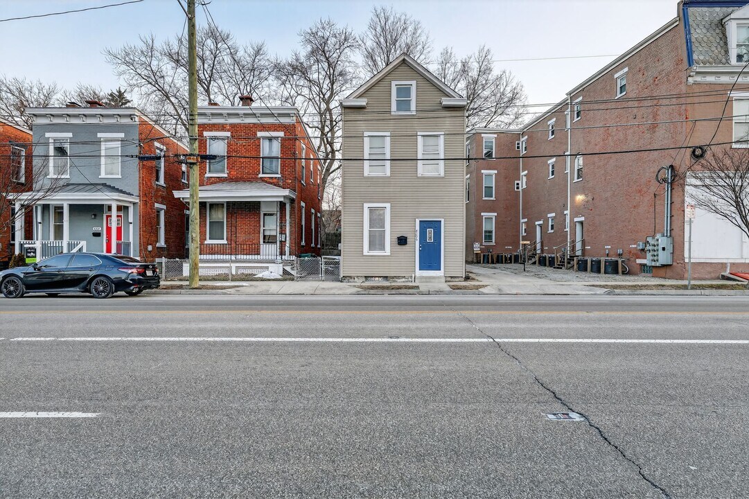 4206 Colerain Ave in Cincinnati, OH - Building Photo