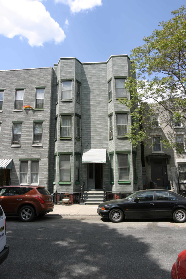 119 Huron St in Brooklyn, NY - Foto de edificio - Building Photo