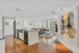 1717 N Bayshore Dr, Unit A-2740 in Miami, FL - Building Photo - Building Photo