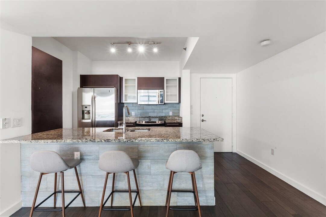 951 Brickell Ave, Unit 1105 in Miami, FL - Building Photo