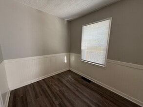 121 Donnelly Dr in Anderson, IN - Building Photo - Building Photo