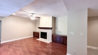 1910 Robbins Pl in Austin, TX - Building Photo - Building Photo