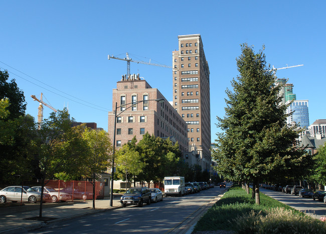 Lake Vista Apartments in Chicago, IL - Building Photo - Building Photo