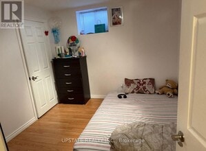 42 Condorvalley Crescent in Brampton, ON - Building Photo - Building Photo