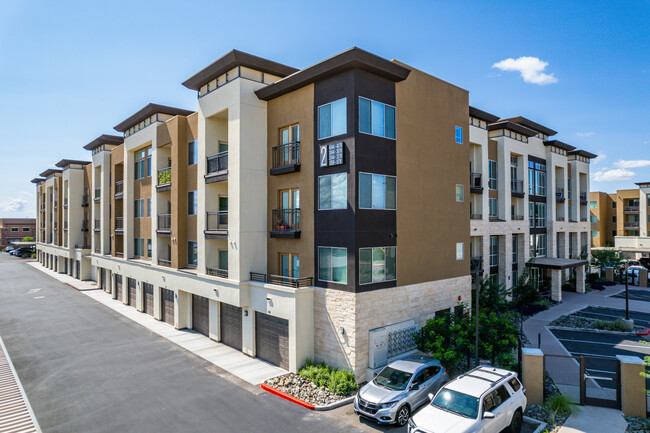 Elevation San Tan in Gilbert, AZ - Foto de edificio - Building Photo