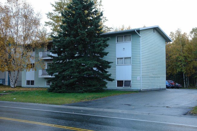 1800-1820 Beaver Pl in Anchorage, AK - Foto de edificio - Building Photo