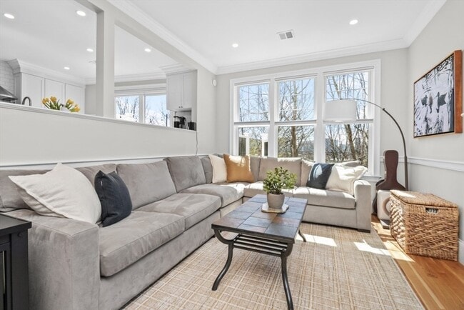 322 Bunker Hill St in Boston, MA - Building Photo - Building Photo