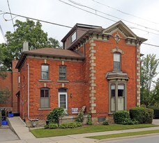 102 West Ave S in Hamilton, ON - Building Photo
