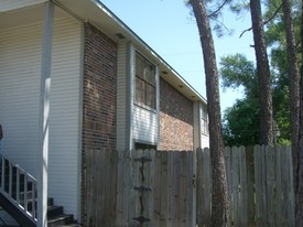 8221 Ned Ave in Baton Rouge, LA - Foto de edificio - Building Photo