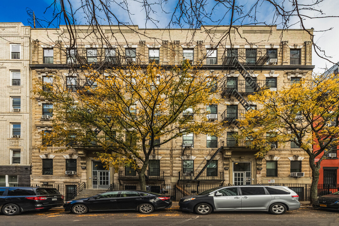 101 S 8th St in Brooklyn, NY - Building Photo