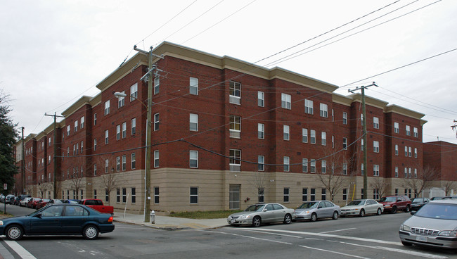 Broad and Belvidere Student Apartments in Richmond, VA - Foto de edificio - Building Photo