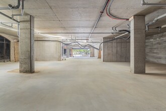 6332 Sherbrooke Rue O in Montréal, QC - Building Photo - Interior Photo