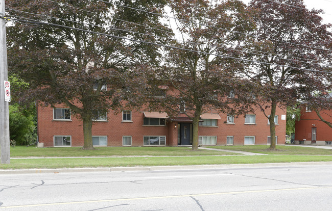 144 Weber St N in Waterloo, ON - Building Photo - Primary Photo