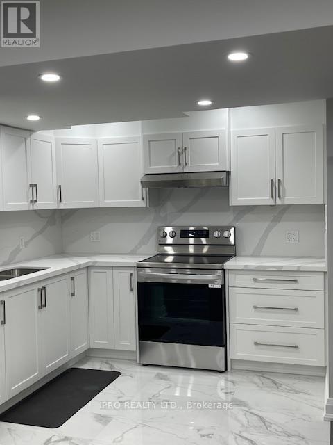 30 Dalbeattie Dr in Brampton, ON - Building Photo