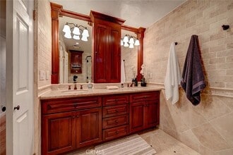 15335 Magnolia Blvd, Unit 216 in Sherman Oaks, CA - Building Photo - Building Photo