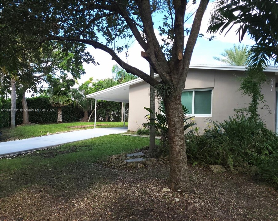 9401 SW 181st Terrace in Palmetto Bay, FL - Building Photo