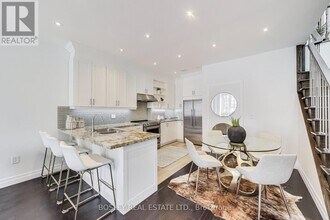 1033 Woodbine Ave in Toronto, ON - Building Photo - Building Photo