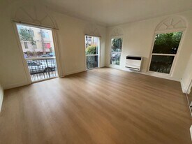 2801 San Marino St in Los Angeles, CA - Building Photo