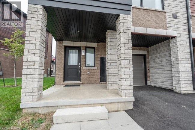 590 N Service Rd in Hamilton, ON - Building Photo - Building Photo