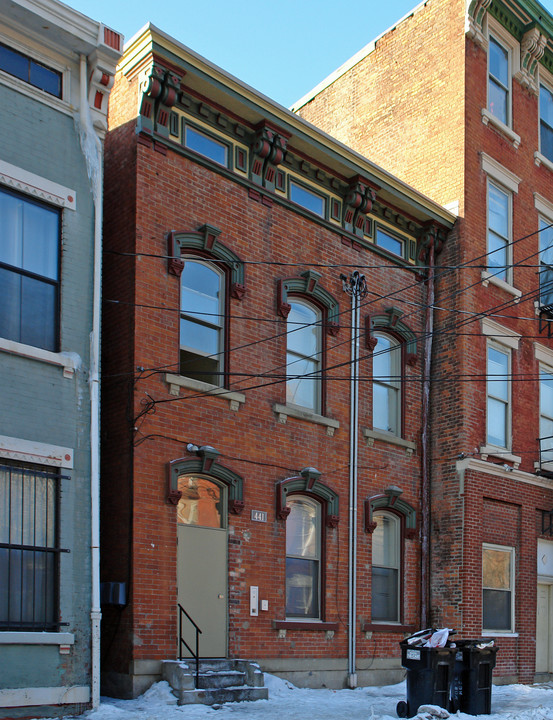 441 W McMicken Ave in Cincinnati, OH - Foto de edificio