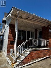 542 Charles St in Windsor, ON - Building Photo - Building Photo