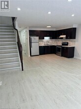 1380 Countrystone Dr in Kitchener, ON - Building Photo - Building Photo