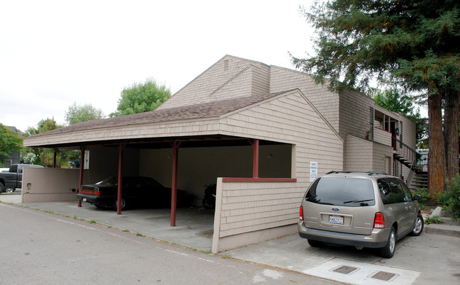 943 Civic Center Dr in Rohnert Park, CA - Building Photo - Building Photo