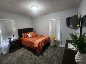 369 E Tuscarawas Ave in Barberton, OH - Building Photo - Building Photo