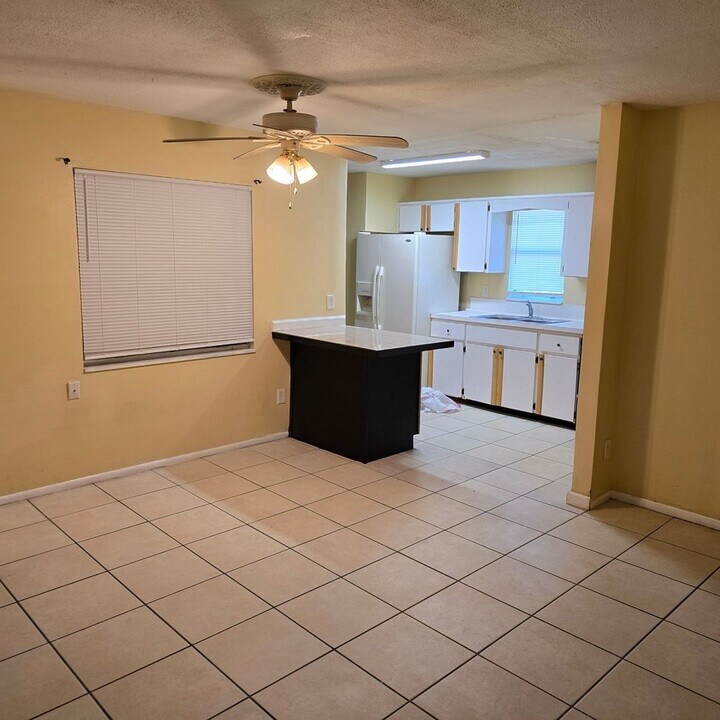 4487 Wheatley St in Orlando, FL - Building Photo